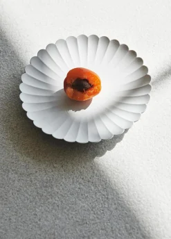 Mors Dags Gave|Serveringsfade- Og Skåle^SERAMIKKU Blomsterformet grå tallerken - Lille 11 cm