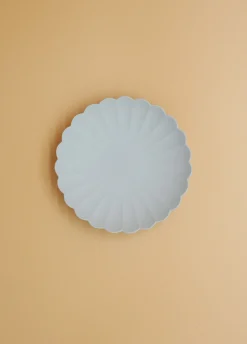 Mors Dags Gave|Serveringsfade- Og Skåle^SERAMIKKU Blomsterformet grå tallerken - Medium 16 cm