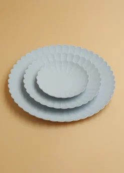 Mors Dags Gave|Serveringsfade- Og Skåle^SERAMIKKU Blomsterformet grå tallerken - Medium 16 cm