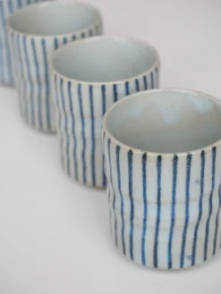 Krus Og Kopper (kaffe Og Te)^SERAMIKKU Blåstribet krus uden hank