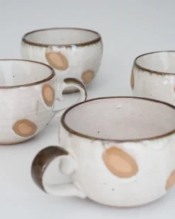 Indflyttergave|Krus Og Kopper (kaffe Og Te)^SERAMIKKU Cappuccino-krus med brune pletter