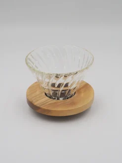 Fars Dags Gave|V60 Kaffetragte^SERAMIKKU Hario tragt i glas med oliventræ (02)