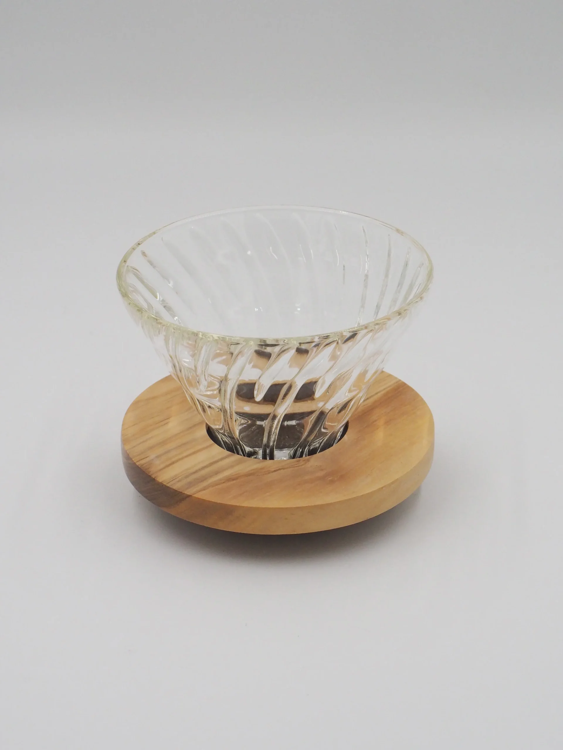 Fars Dags Gave|V60 Kaffetragte^SERAMIKKU Hario tragt i glas med oliventræ (02)