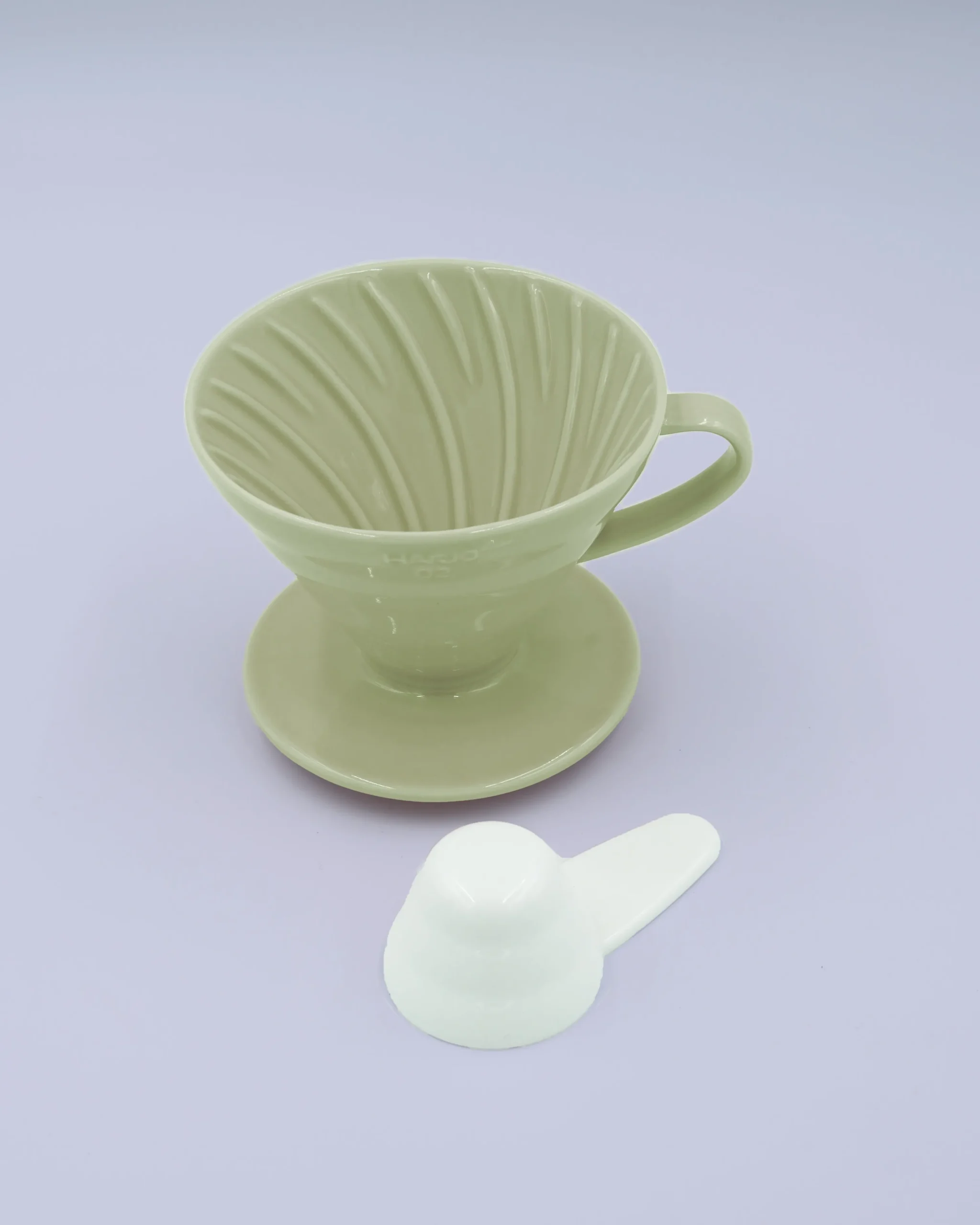 V60 Kaffetragte|Diverse (spisepinde, Holdere, Skeer)^SERAMIKKU Hario tragt i lysegrøn porcelæn (02)