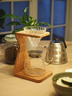 Indflyttergave|Bryllupsgave^SERAMIKKU Kaffebryggersæt i oliventræ