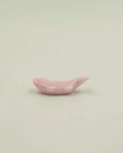 Indflyttergave|Værtsgave^SERAMIKKU Rosa havbrasen spisepindeholder
