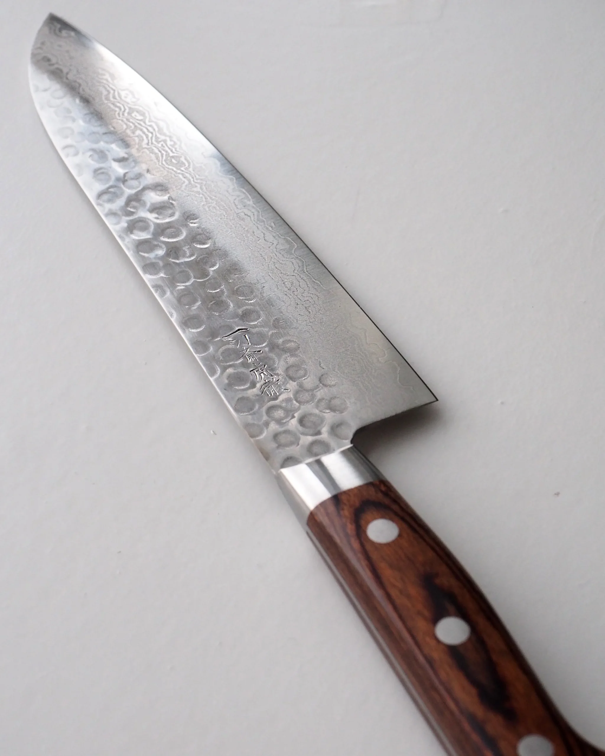 Indflyttergave|Mahogni Skaft^SERAMIKKU Santoku kniv | 18 cm | Mahogni