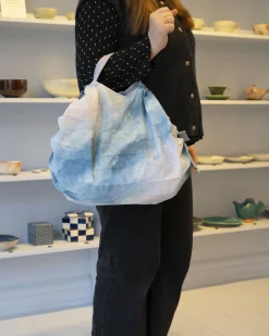 Shupatto - Foldbar Taske^SERAMIKKU Shupatto Compact Bag M (Sea of Clouds)