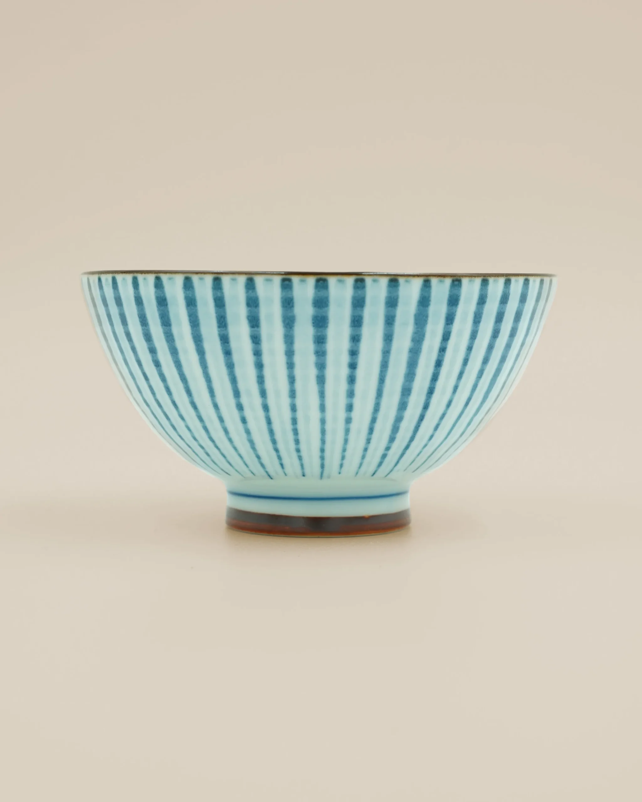 Mors Dags Gave|Mellem Skåle (matcha, Ris, Morgenmad)^SERAMIKKU Skål med lyseblå, elegante striber