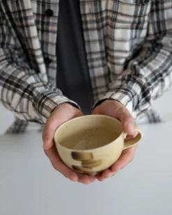 Barselsgave|Krus Og Kopper (kaffe Og Te)^SERAMIKKU Stort brunt krus med hank