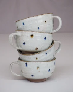 Barselsgave|Krus Og Kopper (kaffe Og Te)^SERAMIKKU Stort prikket krus med hank