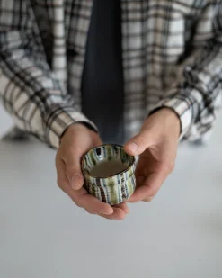 Krus Og Kopper (kaffe Og Te)^SERAMIKKU Stribet, rustik kop
