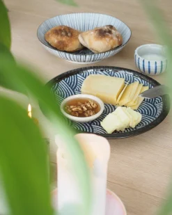 Indflyttergave|Værtsgave^SERAMIKKU Tallerken / lille fad med bølgemotiv