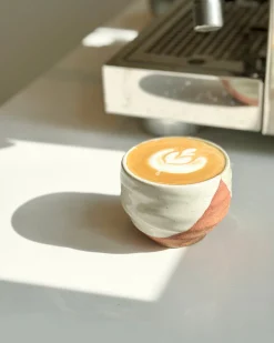 Værtsgave|Krus Og Kopper (kaffe Og Te)^SERAMIKKU Trefarvet kop